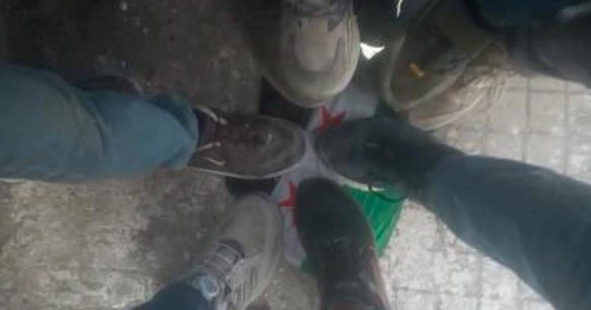 صور شاركها الأخوة في السويداء لفعالية الدعس على علم ثورة الإرهاب المسلحة المدعومة قطرياً وتركيا ً.