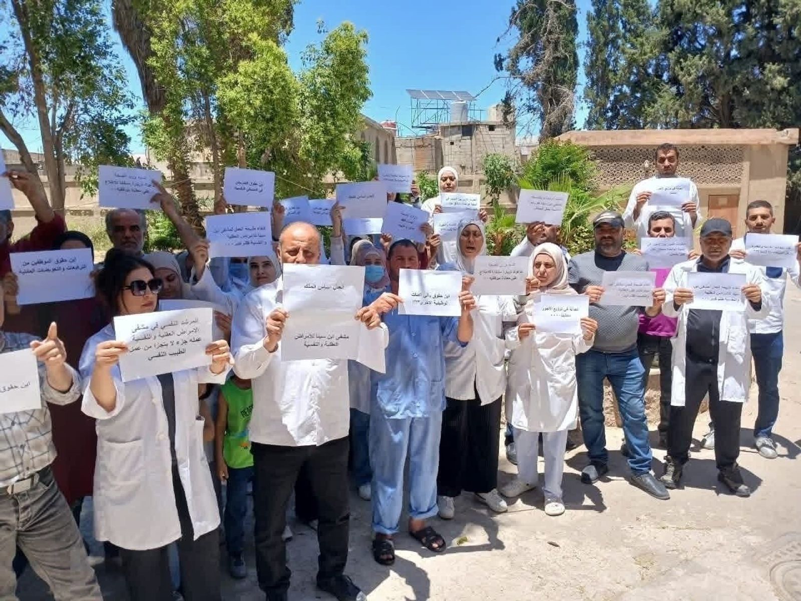 وقفات احتجاجية للكوادر الطبية في دمشق وعدة محافظات أخرى