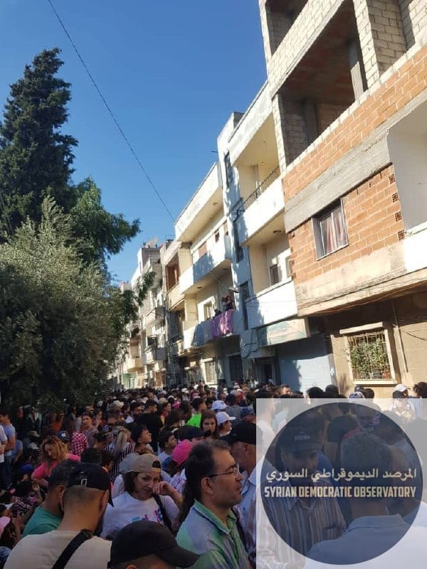 حمص : استمرار توافد المواطنين من الطائفة المرشدية في حي كرم اللوز بمدينة حمص تنديداً بالانتهاكات والقتل الطائفي الذي يستهدف أبناء الطائفة المرشدية.