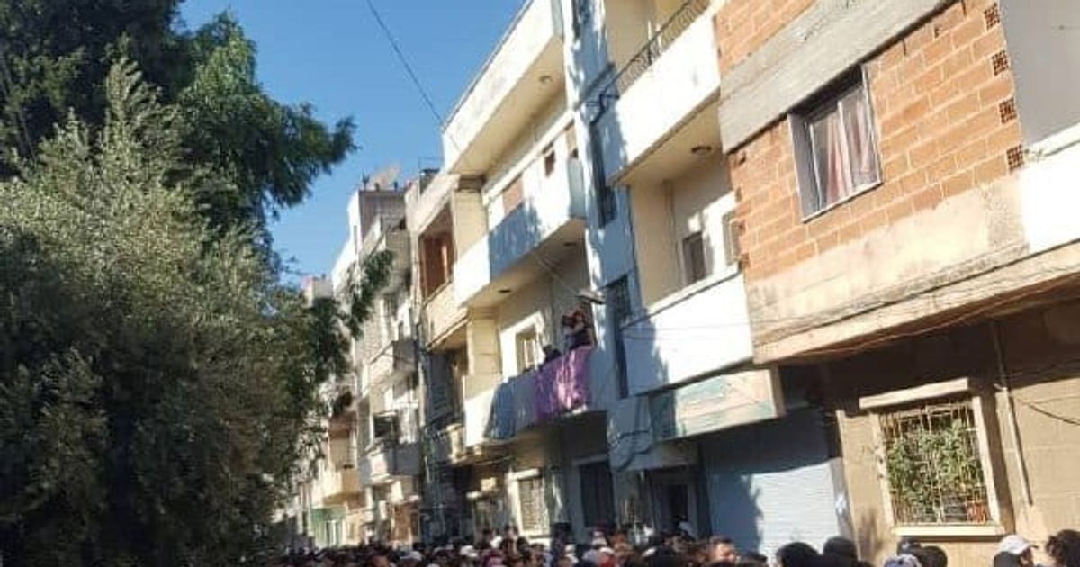 حمص : استمرار توافد المواطنين من الطائفة المرشدية في حي كرم اللوز بمدينة حمص تنديداً بالانتهاكات والقتل الطائفي الذي يستهدف أبناء الطائفة المرشدية.