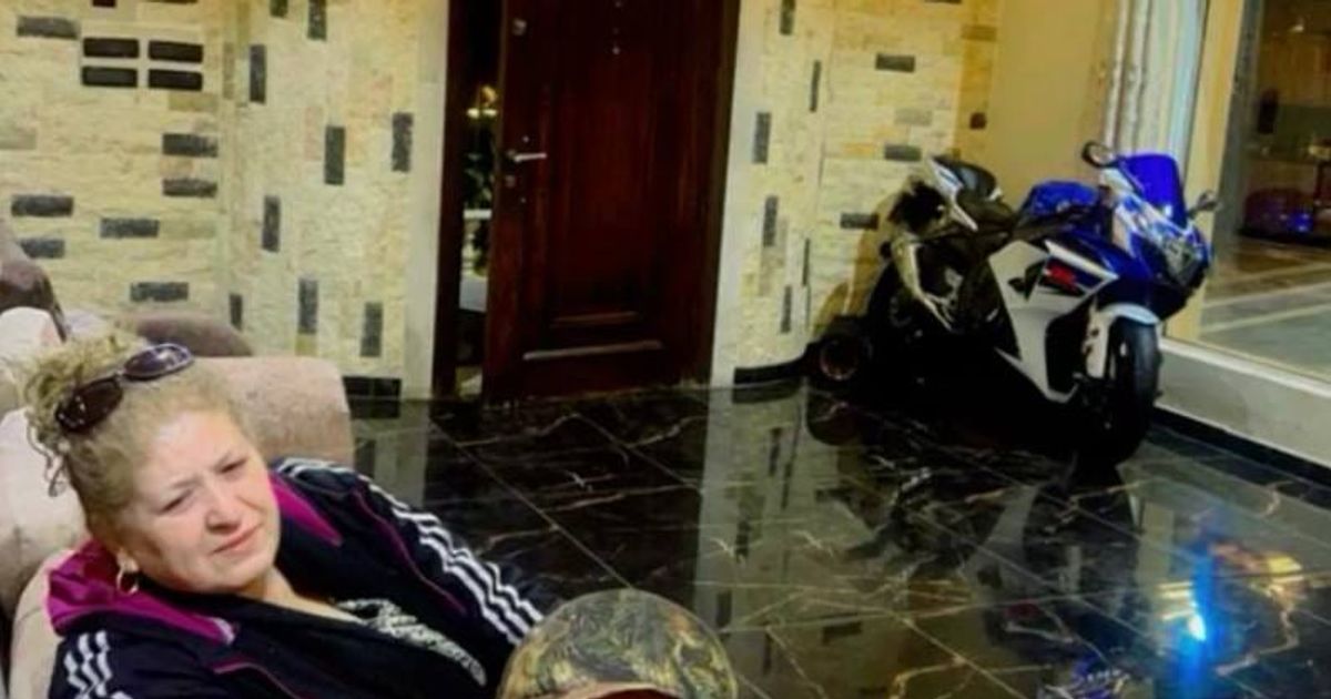 أفرج الخاطفون عن والدة الشاب علي تلجي حسبما أفاد نجلها على صفحته الشخصية على فيسبوك
